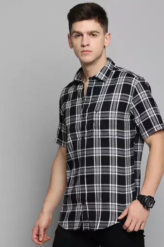 Showoff men's short sleeves checked black shirt