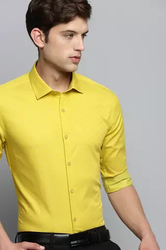 Showoff men's long sleeves textured yellow shirt
