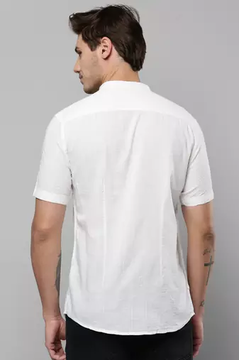 Showoff men's short sleeves textured off white shirt