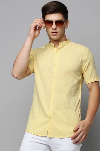 Showoff men's short sleeves textured yellow shirt