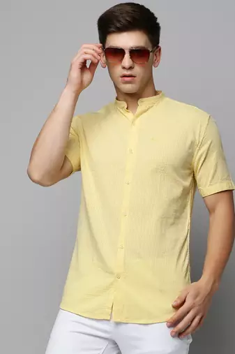 Showoff men's short sleeves textured yellow shirt