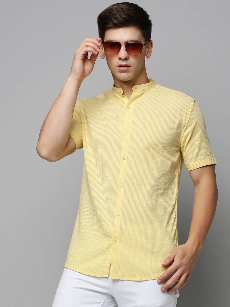Showoff men's short sleeves textured yellow shirt