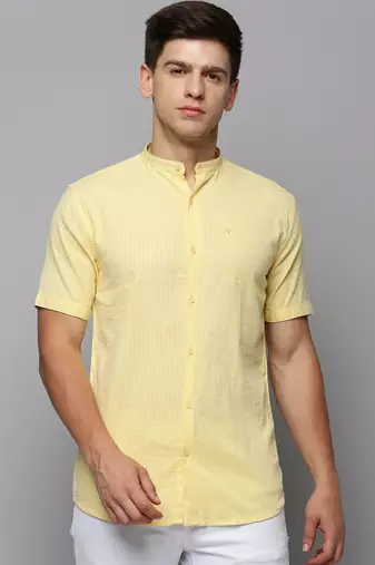 Showoff men's short sleeves textured yellow shirt