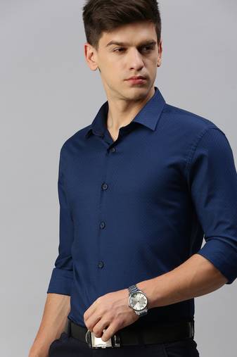 Showoff men's long sleeves textured navy blue shirt