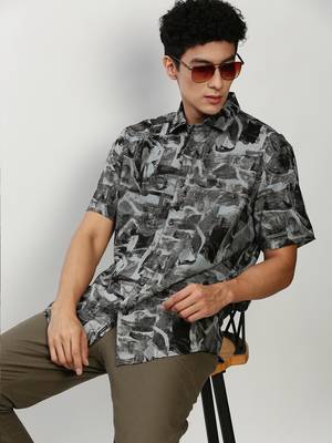 men's short sleeves abstract black shirt 1