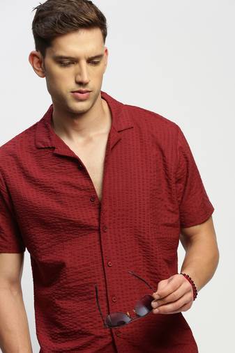 men's short sleeves solid maroon shirt
