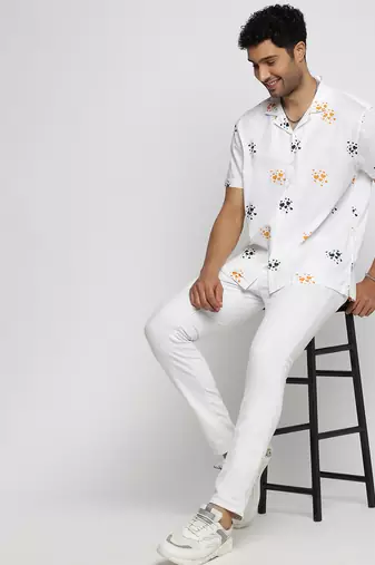 men's short sleeves graphic white shirt