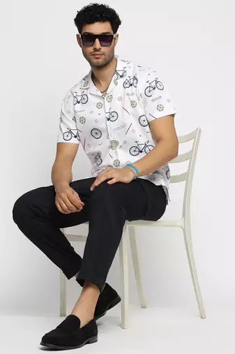 men's short sleeves graphic white shirt