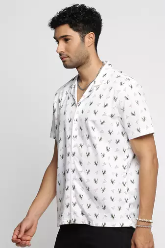 men's short sleeves graphic white shirt