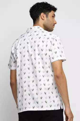 men's short sleeves graphic white shirt