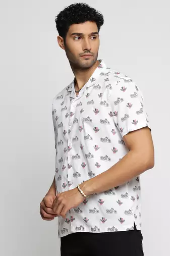 men's short sleeves graphic white shirt