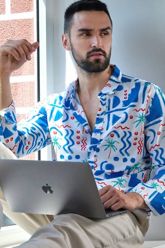 Men's ecoliva white & blue geometric palm tree shirt