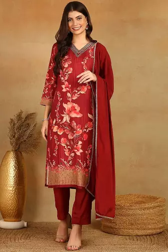 women maroon rayon blend floral printed straight kurta trouser with dupatta