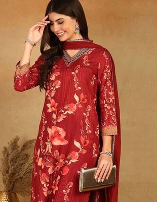 women maroon rayon blend floral printed straight kurta trouser with dupatta 2