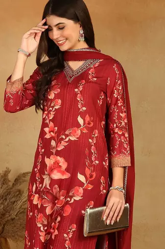 women maroon rayon blend floral printed straight kurta trouser with dupatta