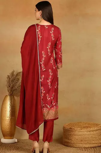 women maroon rayon blend floral printed straight kurta trouser with dupatta