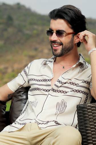 Men's ivory white geometric lined shirt