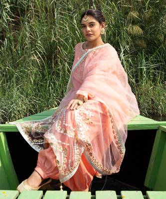 Peach banarsi booti embroidered suit 4