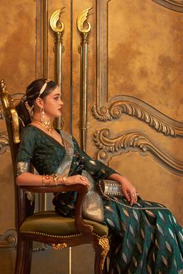 Green Silk Designer Border And Pallu With Blouse And Saree For Women 3