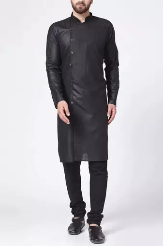 Men black solid blended cotton kurta pajama
