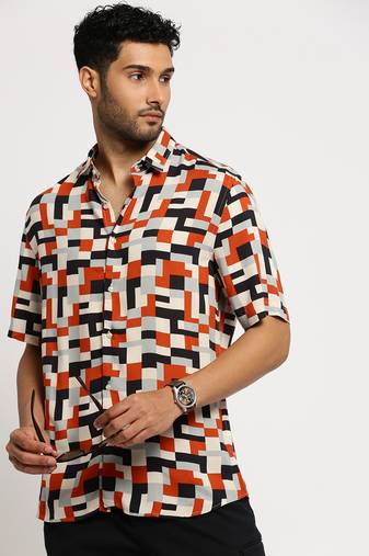 Showoff men's short sleeves geometric multi shirt