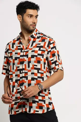 Showoff men's short sleeves geometric multi shirt