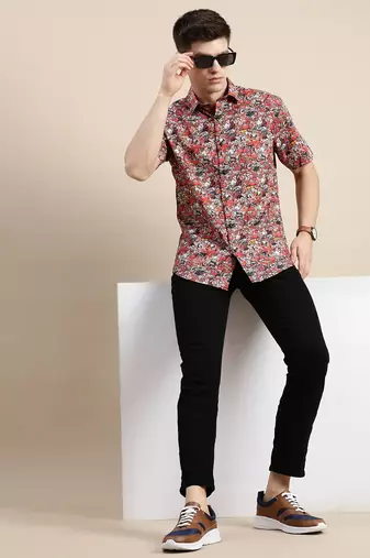 Showoff men's short sleeves graphic multi shirt