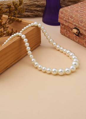 Pearl Necklace In White 1