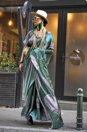 Dark Green Banarasi Silk Zari Weaving Border And Pallu Saree With Blouse For Women