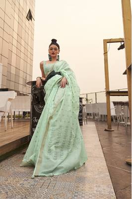 Sea Green Silk Blend Woven Design Handloom Saree With Blouse For Women 2