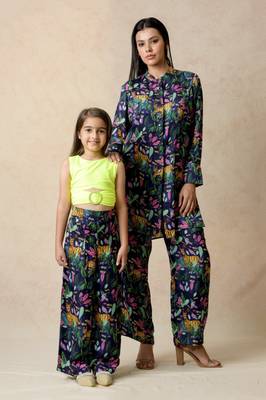 Neon green  buckle top  with modern jungle print pleated pants 4