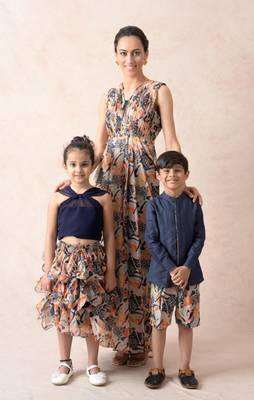 Knot top with jungle print ruffle skirt 4