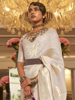 Off White Silk Blend Zari Weaving Border And Pallu Saree With Blouse For Women  3