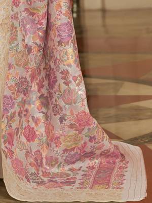 Off White Silk Blend Zari Weaving Border And Pallu Saree With Blouse For Women  4