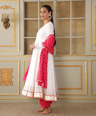 Saadgi pink leheriya white anarkali set 3