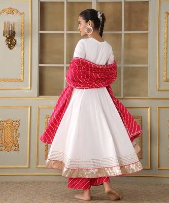 Saadgi pink leheriya white anarkali set 4