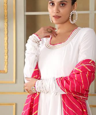 Saadgi pink leheriya white anarkali set 5