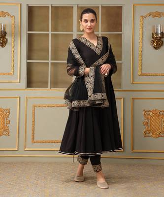 Saadgi sunheri lace black anarkali set 1
