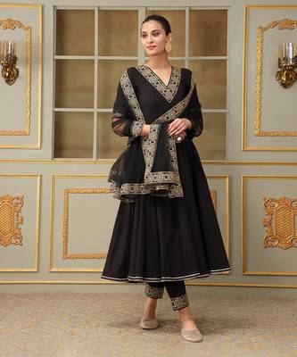 Saadgi sunheri lace black anarkali set 2