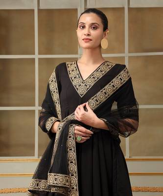 Saadgi sunheri lace black anarkali set 3