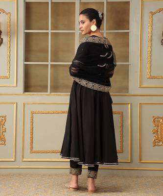 Saadgi sunheri lace black anarkali set 4