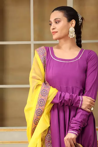 Saadgi bagni lace anarkali set
