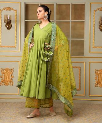 Saadgi mehendi green mirror work angrakha set 2