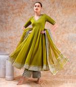 Dil kash mehendi green anarkali set