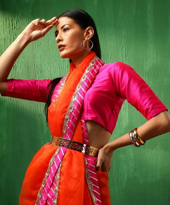 Adaa pink border orange organza saree 4