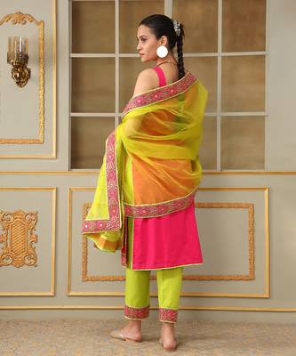 Saadgi gulabi lace pink straight suit set 5