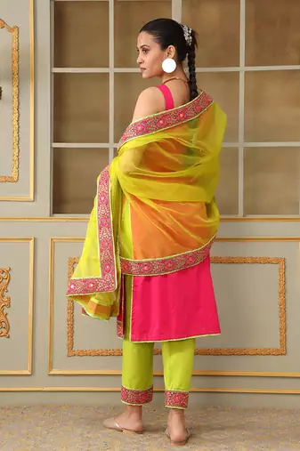 Saadgi gulabi lace pink straight suit set