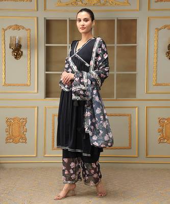 Saadgi pink lotus black straight suit set 2