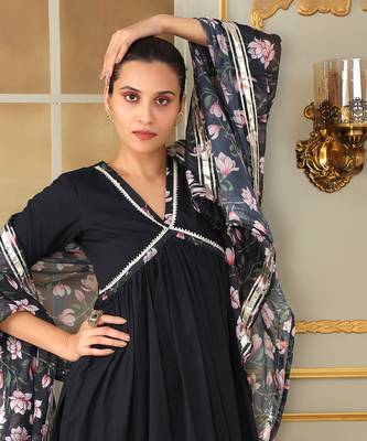 Saadgi pink lotus black straight suit set 5