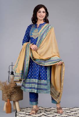 Blue handwork embroidered kurta and pant set with dupatta 4